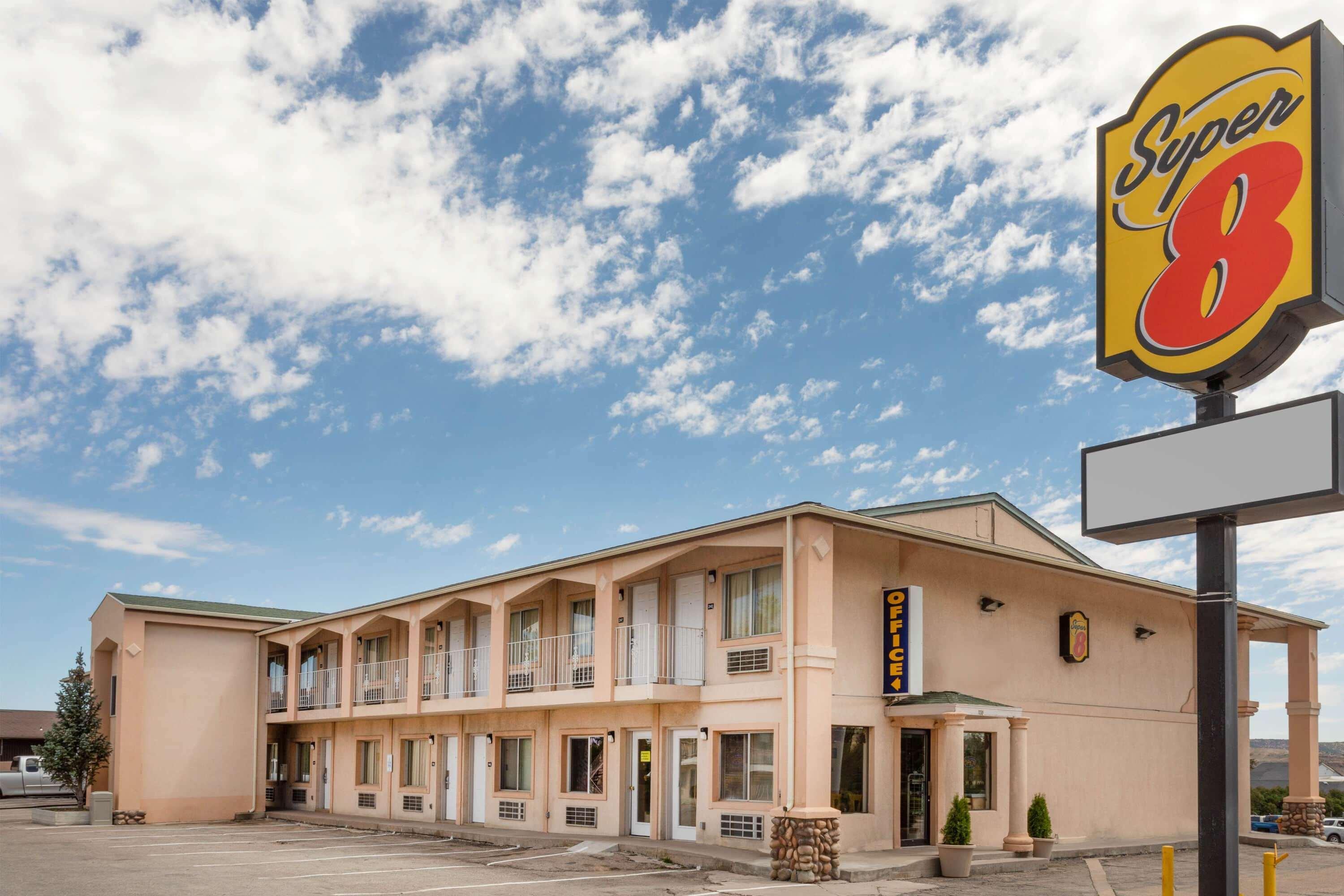 Super 8 by Wyndham Evanston Eksteriør billede